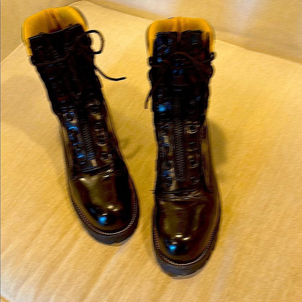 Almost perfect Chippewa vintage steel toe engineer boots size81/2men  91/2 women